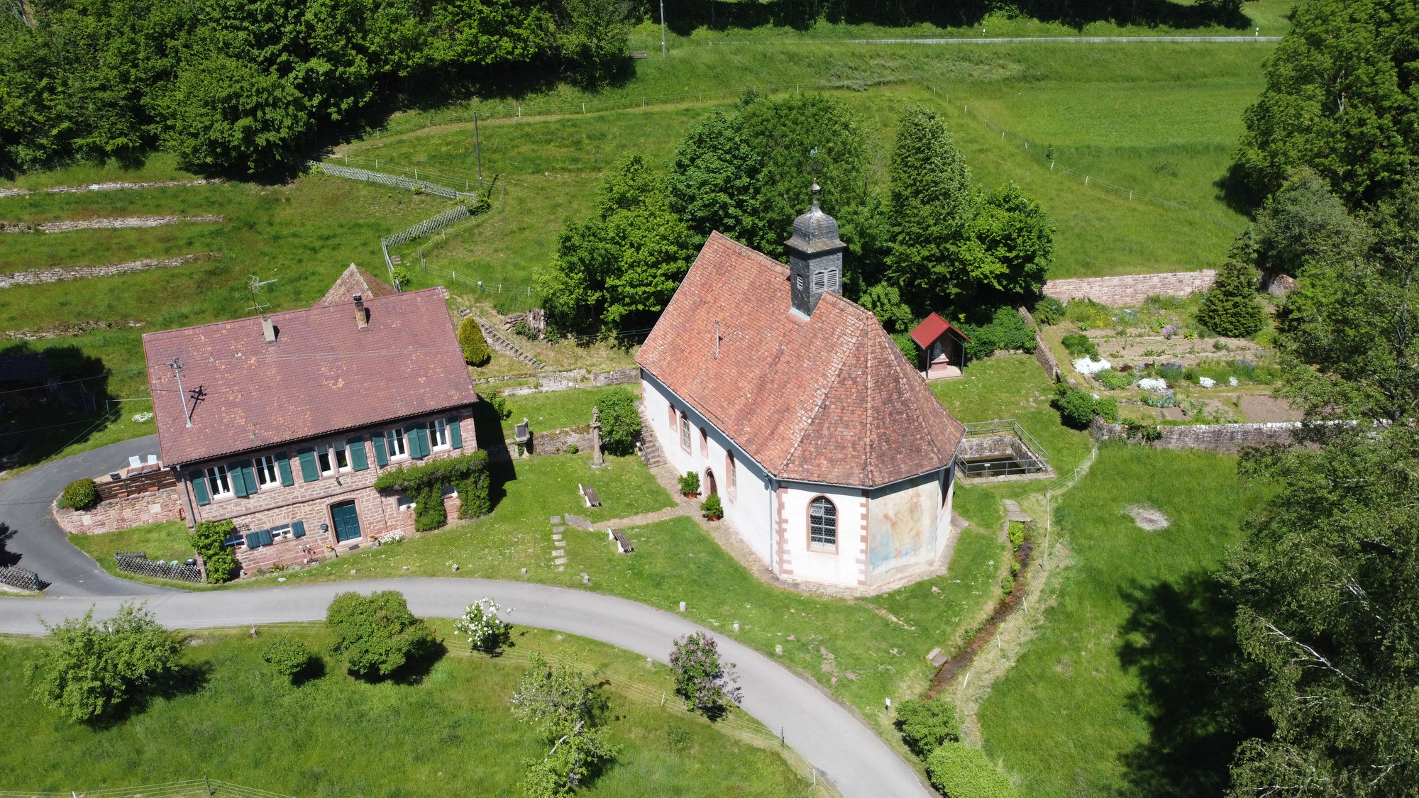 Seit 500 Jahren Anziehungspunkt für Gläubige und Wallfahrer: Die Kapelle Amorsbrunn bei Amorbach