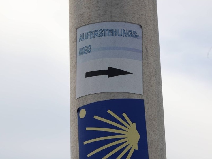 Wegweiser Auferstehungsweg